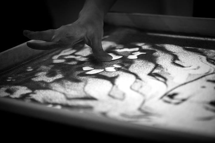 sand-animation-hands-girls-draw-sand-6FYX7W4-1